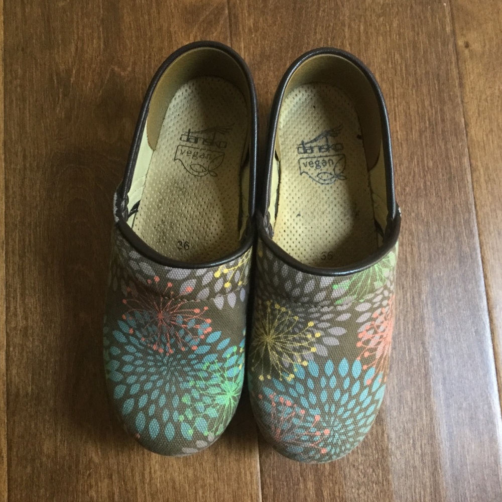 Dansko clogg